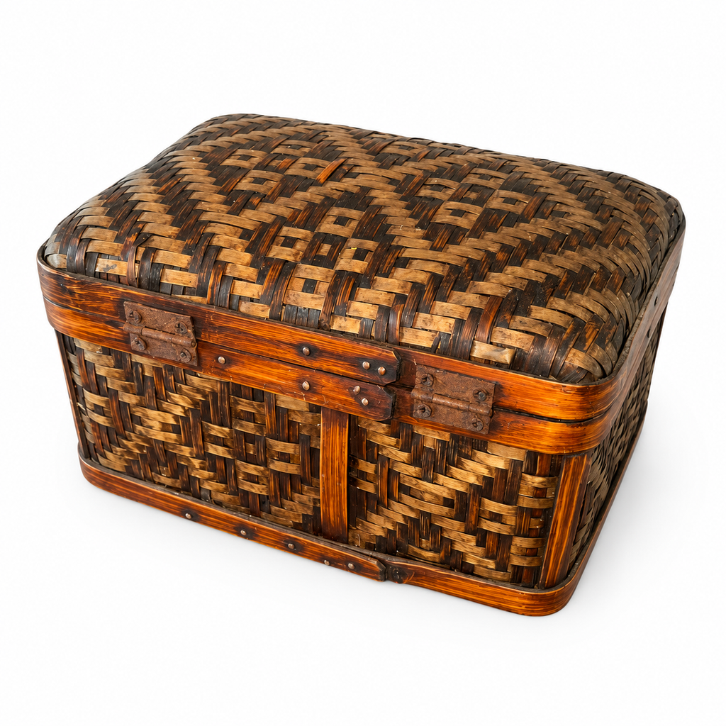 Caixa Artesanal em Bambu Trançado com Fecho Metálico